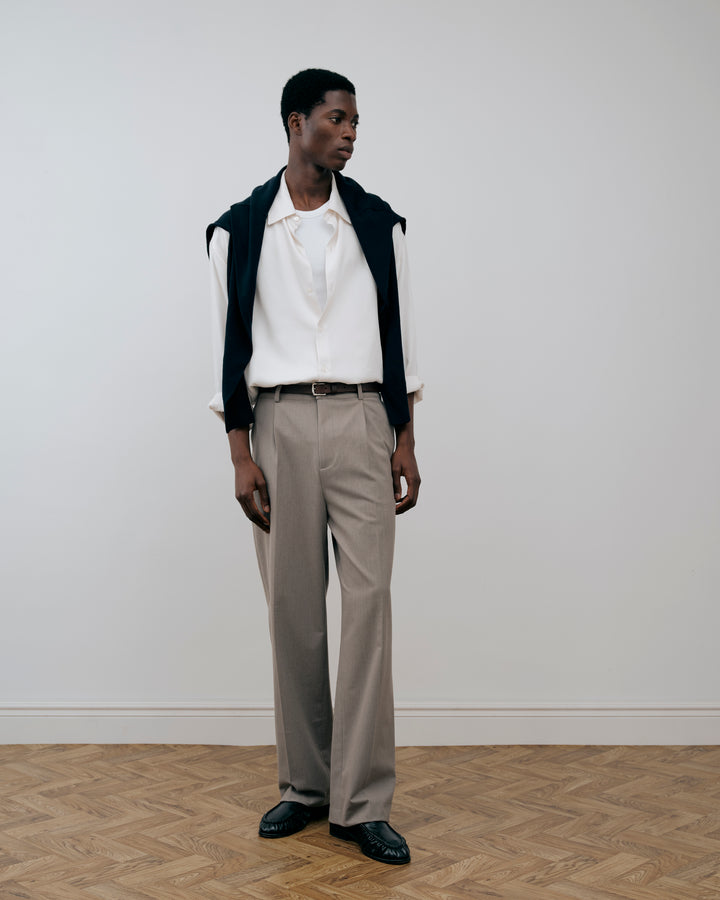 SOFT HANDLE ESSENTIAL PLEATED TROUSERS