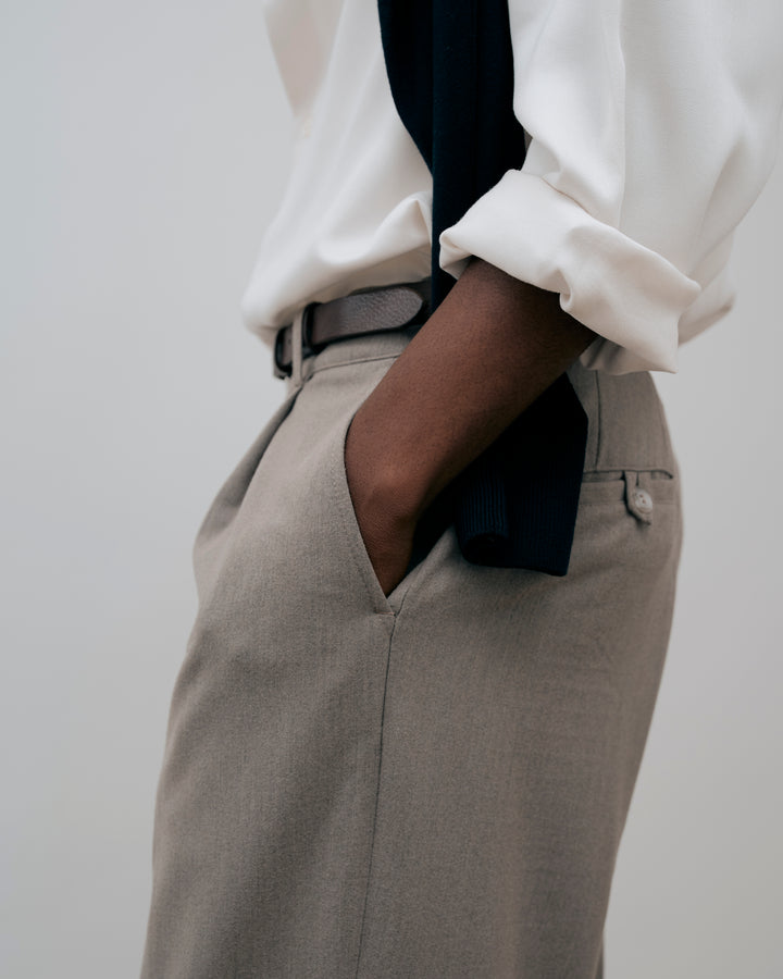SOFT HANDLE ESSENTIAL PLEATED TROUSERS