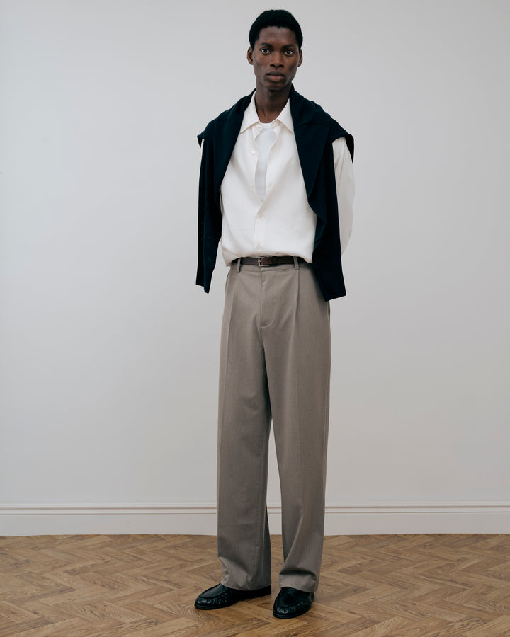 SOFT HANDLE ESSENTIAL PLEATED TROUSERS