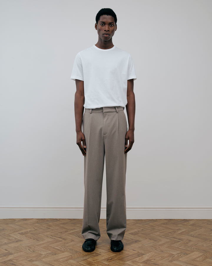 SOFT HANDLE ESSENTIAL PLEATED TROUSERS