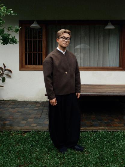 MINIMALIST WOOL COLLARLESS JACKET