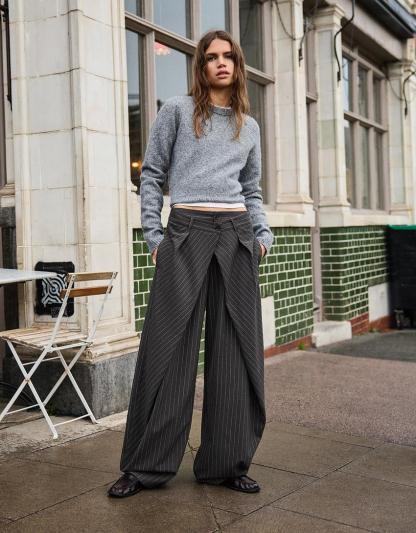 BARREL-SHAPED PLEATED PANTS