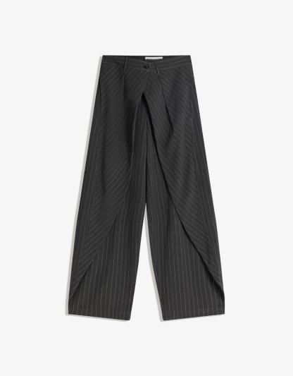 BARREL-SHAPED PLEATED PANTS
