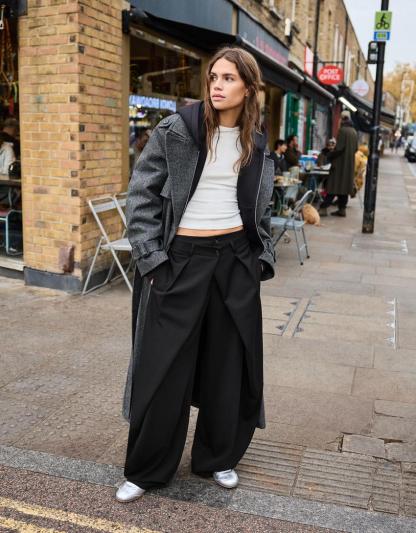 BARREL-SHAPED PLEATED PANTS