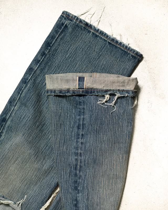 DISTRESS FADE DENIM