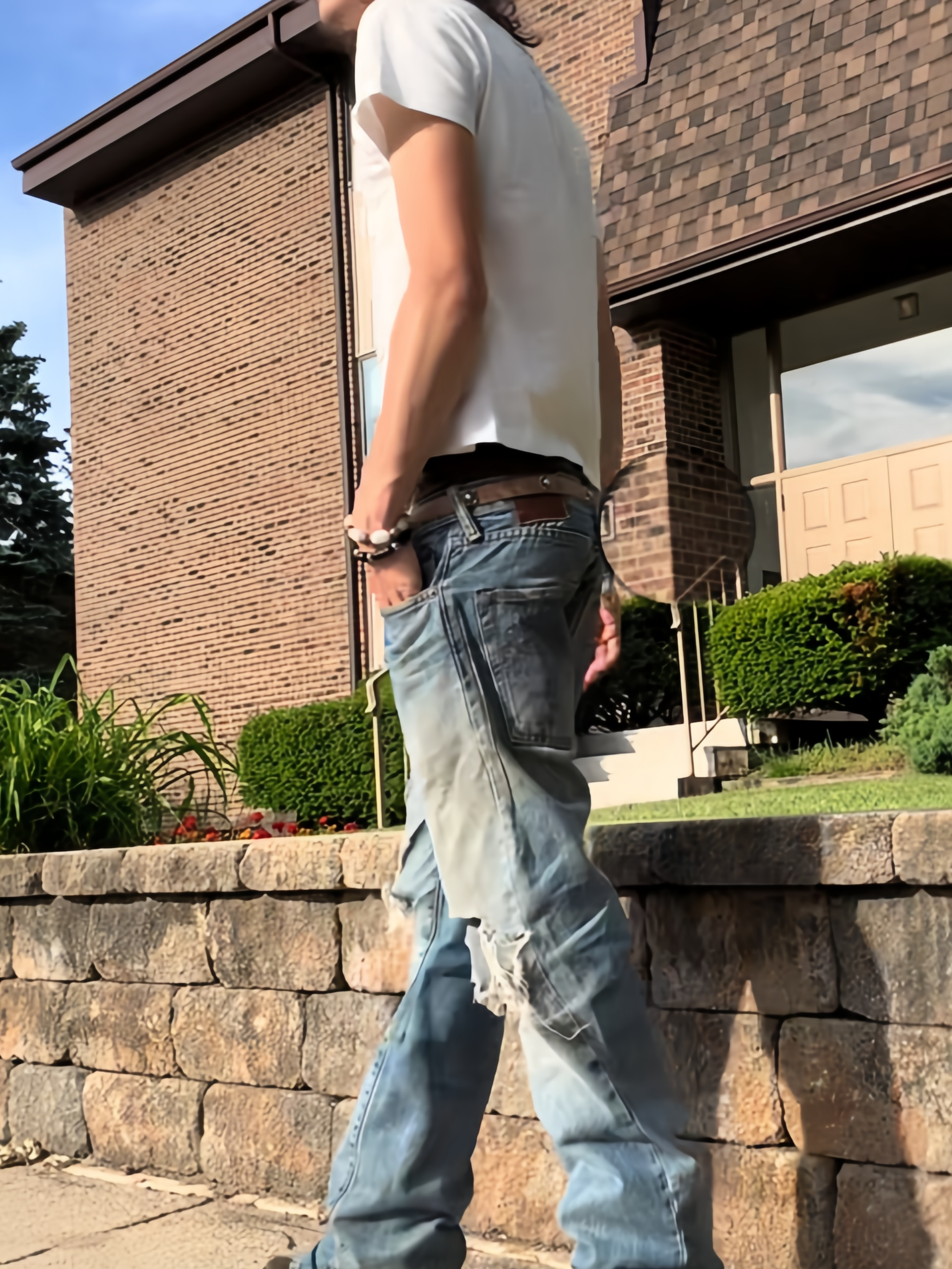 DISTRESS FADE DENIM