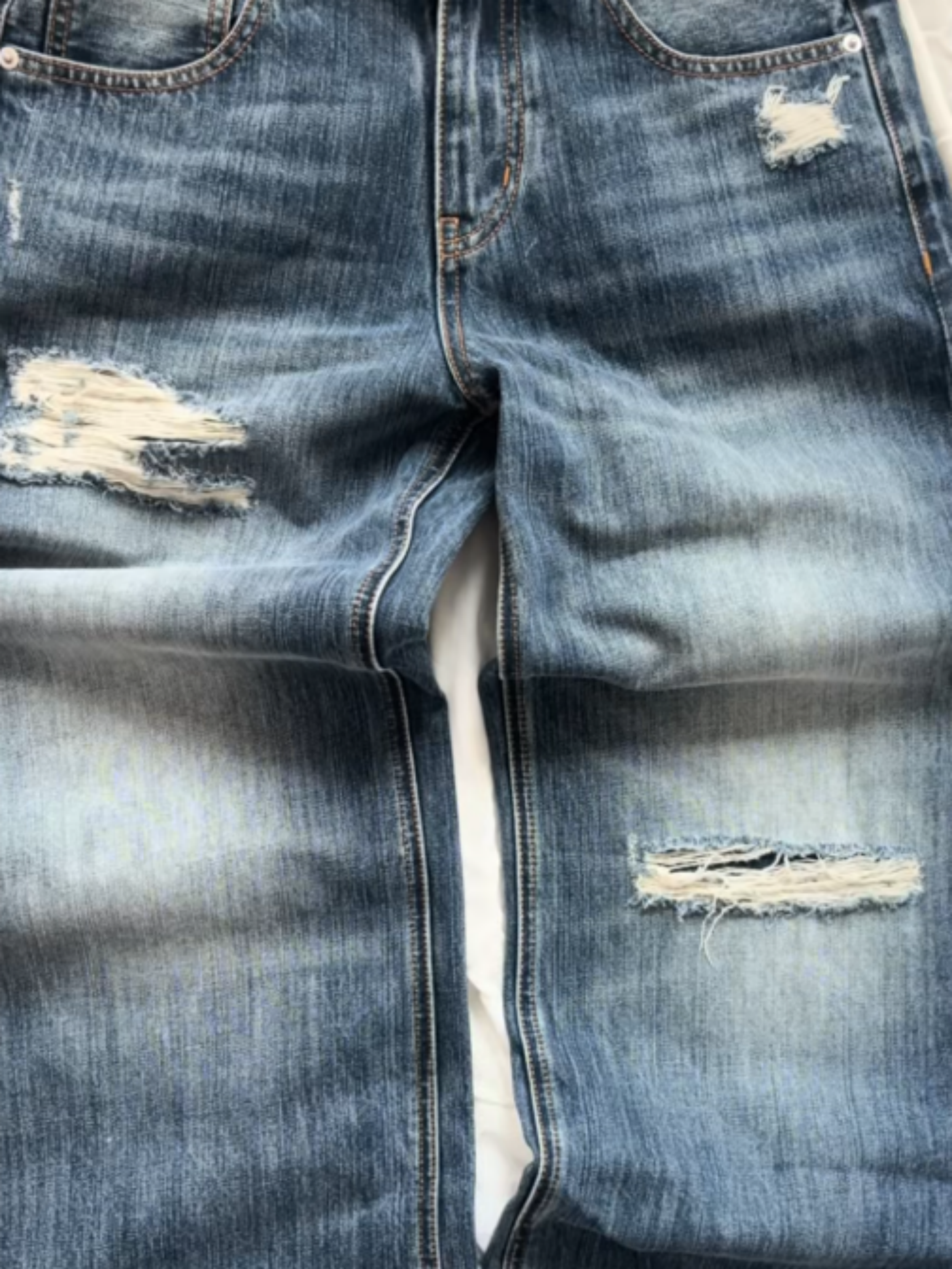 WASHED RIPPED DENIM JEANS