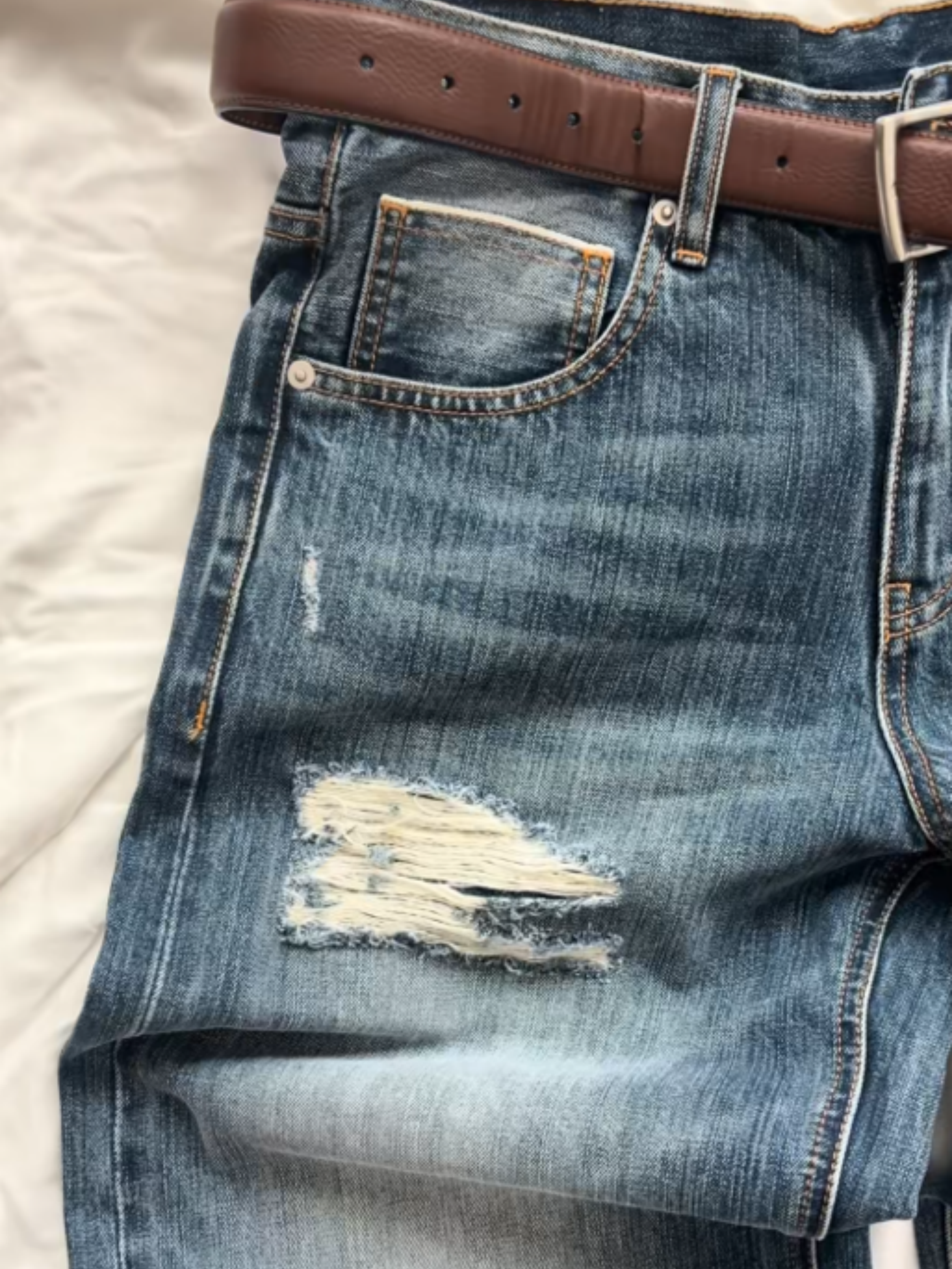 WASHED RIPPED DENIM JEANS
