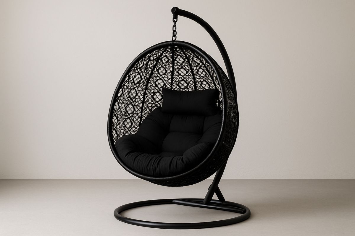 Schwarzer Hängesessel aus Rattan mit Metallgestell und Polyesterkissen