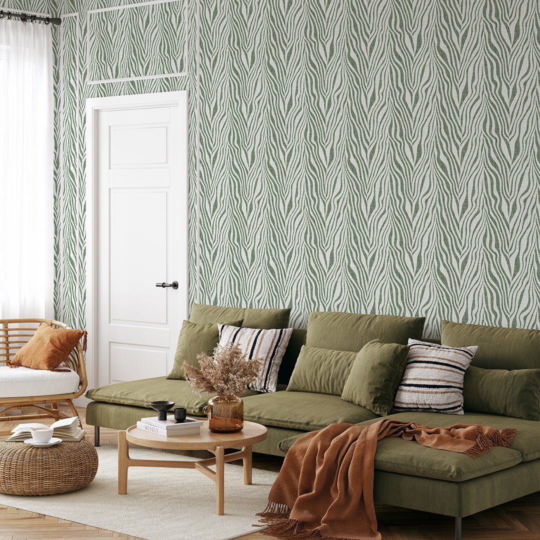 Papier peint abstrait vert zébré en fibres végétales