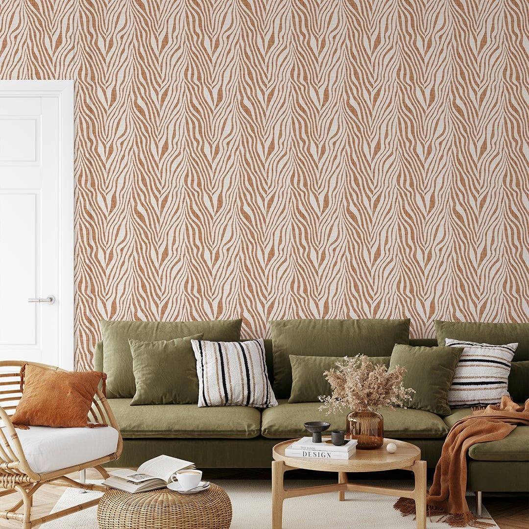 Papier peint abstrait en fibre végétale zébrée terracotta