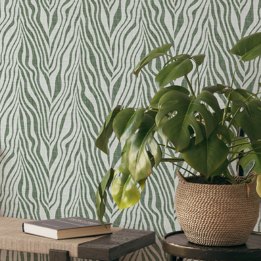 Papier peint abstrait vert zébré en fibres végétales