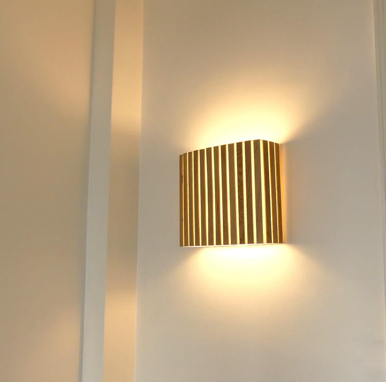 Applique murale en baguette de chêne, style minimaliste élégant