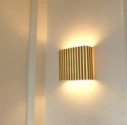 Applique murale en baguette de chêne, style minimaliste élégant