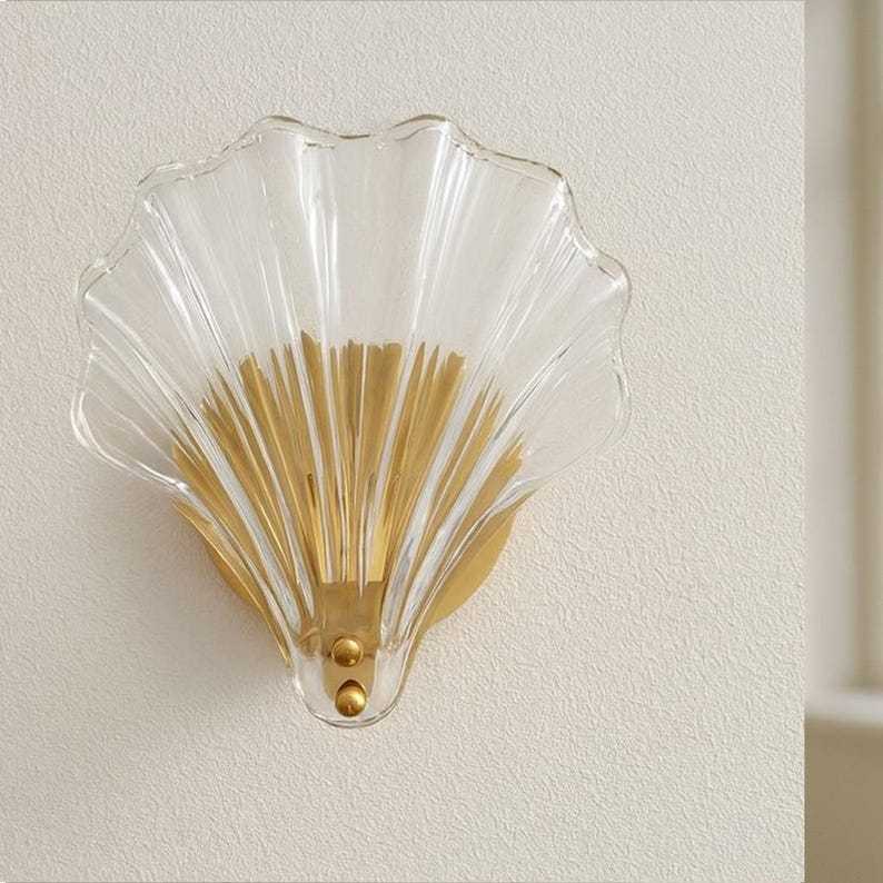 Applique murale coquillage doré, style moderne élégant