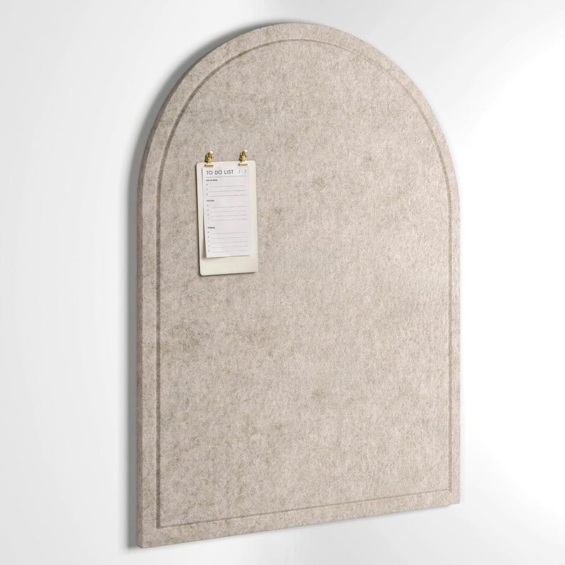 Tableau de messages en feutrine beige forme arquée pliable