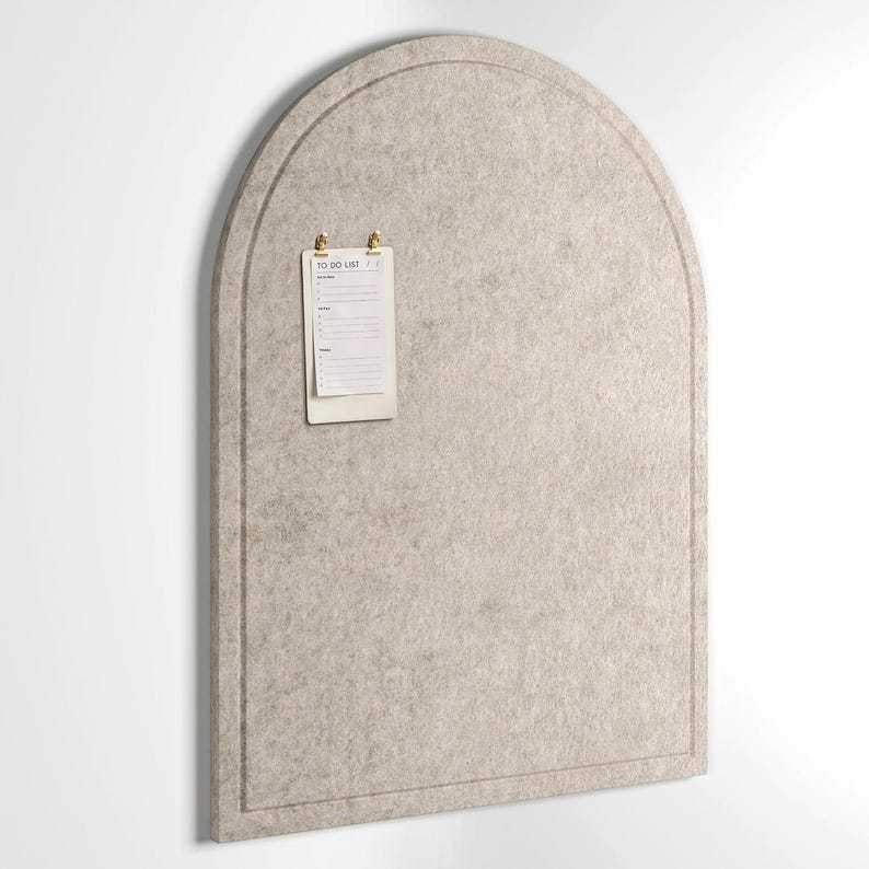 Tableau de messages en feutrine beige forme arquée pliable