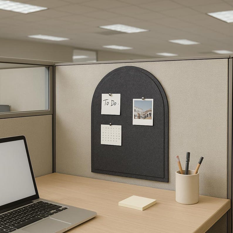 Tableau de messages en feutrine beige forme arquée pliable