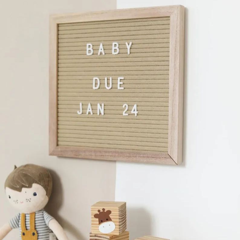 Tableau de messages lettres feutrine vert sauge décoration intérieure