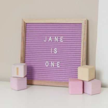 Tableau de messages lettres feutrine vert sauge décoration intérieure