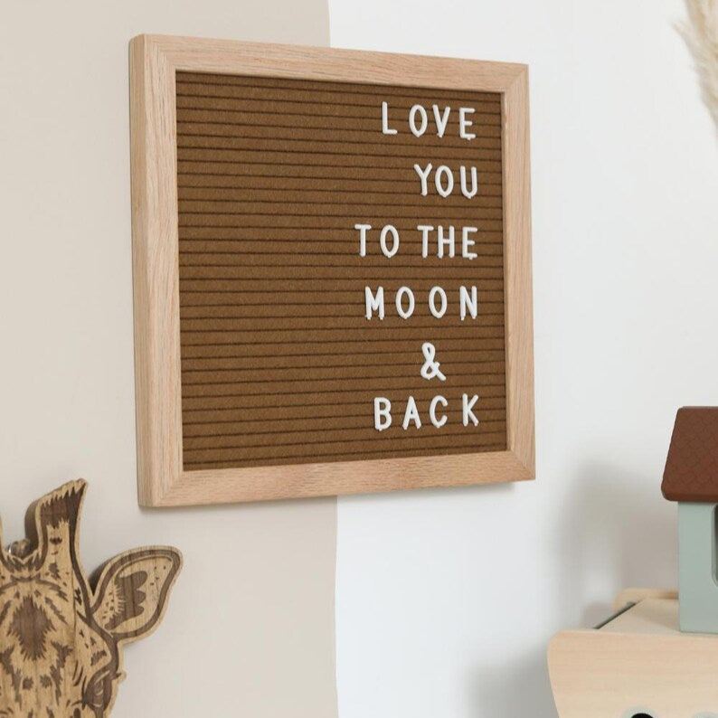 Tableau de messages lettres feutrine vert sauge décoration intérieure