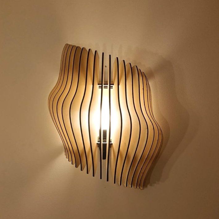 Applique murale asymétrique ajourée en bois, éclairage élégant