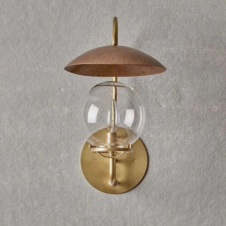 Applique murale Mia en laiton satiné et bronze, abat-jour boule en verre