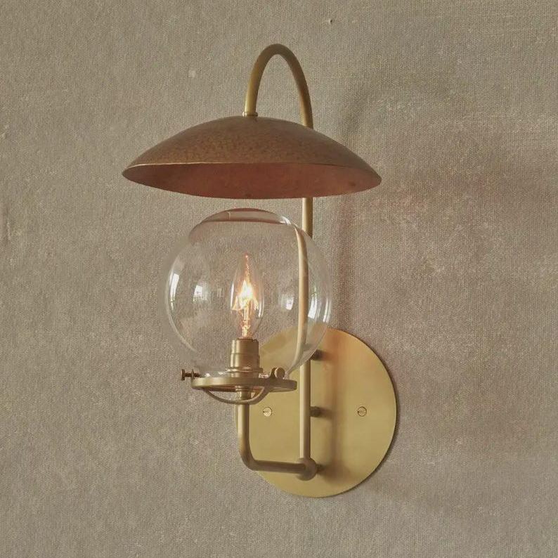 Applique murale Mia en laiton satiné et bronze, abat-jour boule en verre