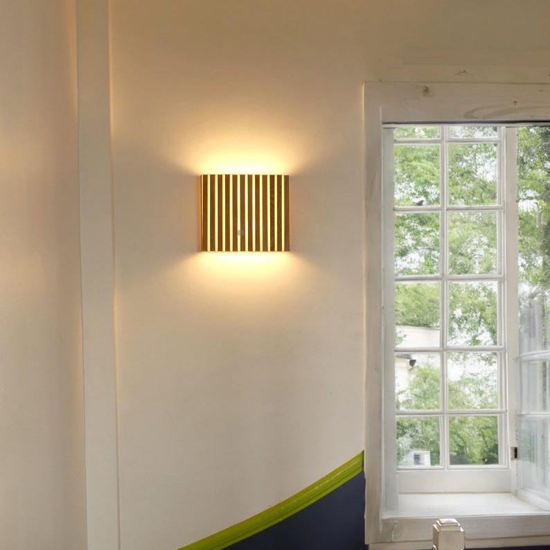 Applique murale en baguette de chêne, style minimaliste élégant