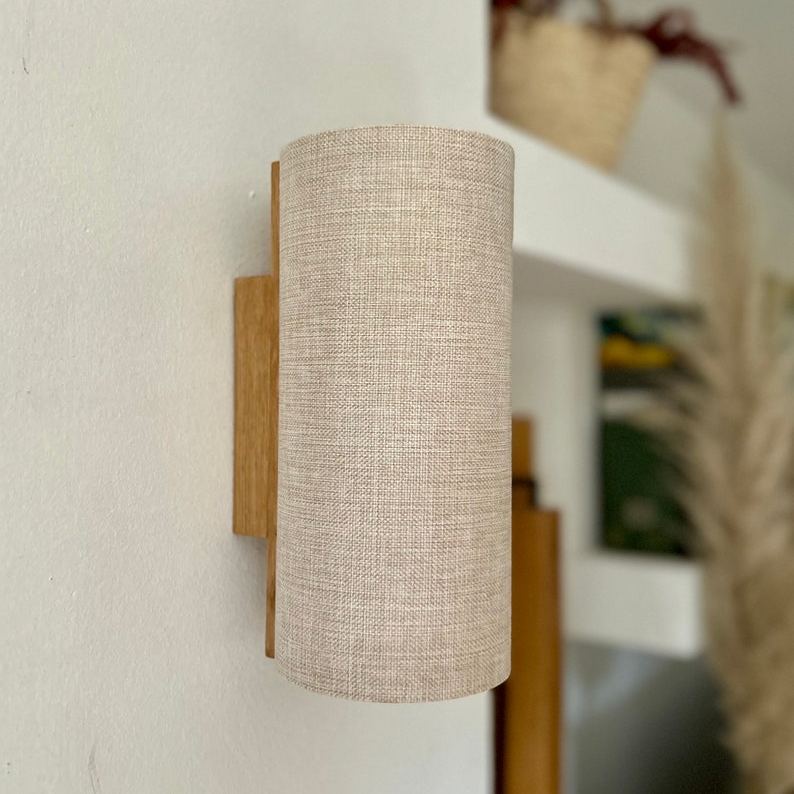 Applique murale en chêne, abat-jour en tissu beige, style campagne moderne