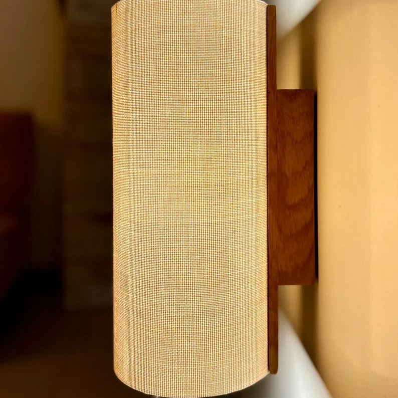 Applique murale en chêne, abat-jour en tissu beige, style campagne moderne