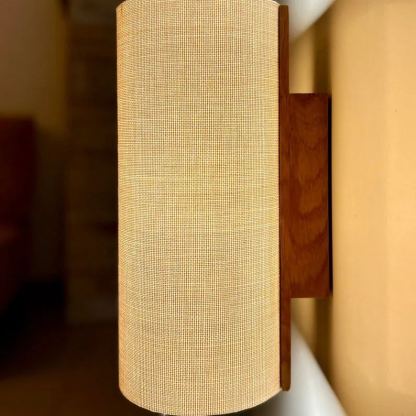 Applique murale en chêne, abat-jour en tissu beige, style campagne moderne