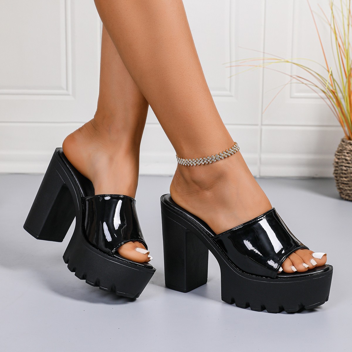 Chunky high-heeled sandals