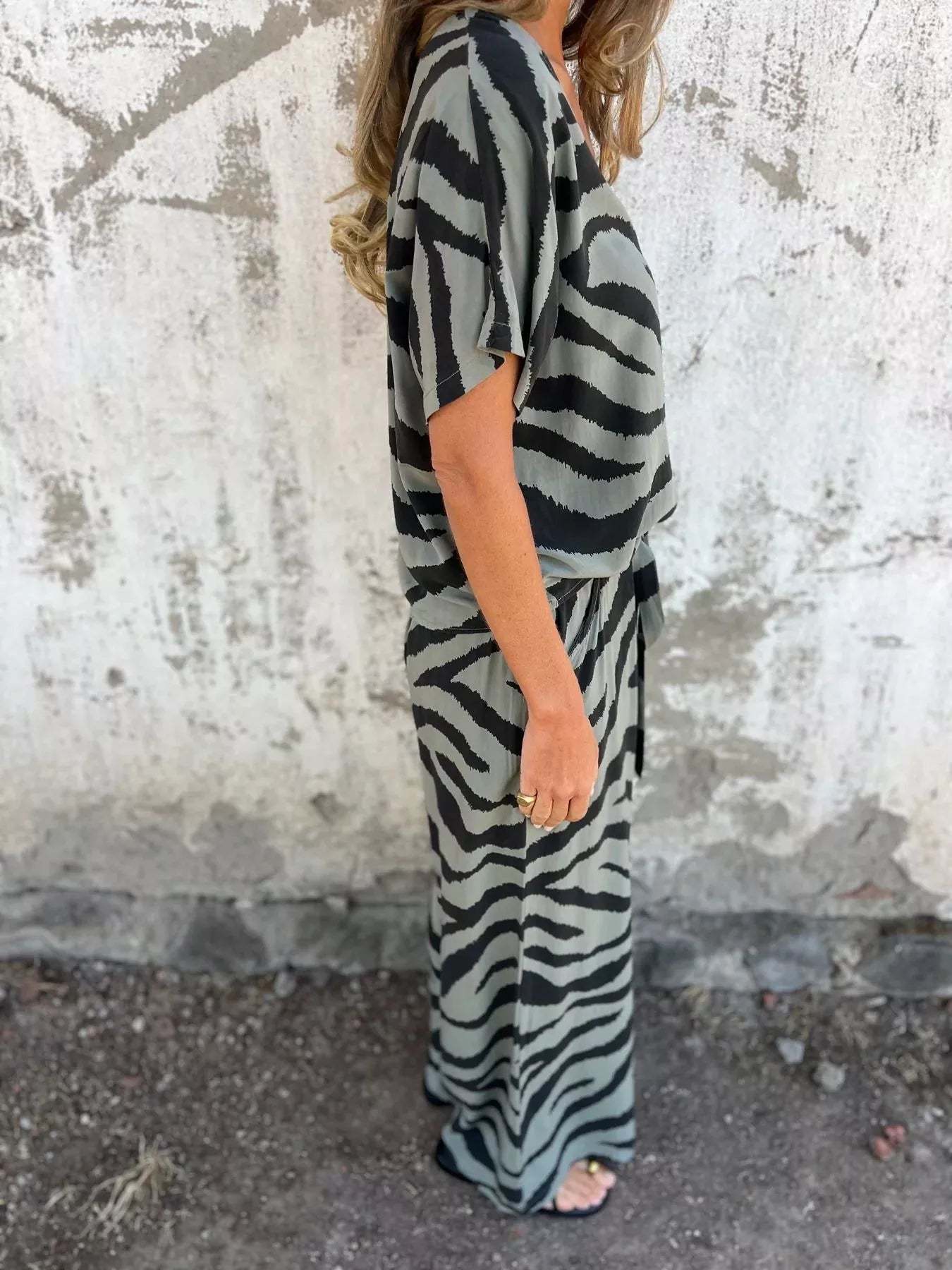 New Arrivals🔥 Zebra Print V-Neck Top and Pants Set