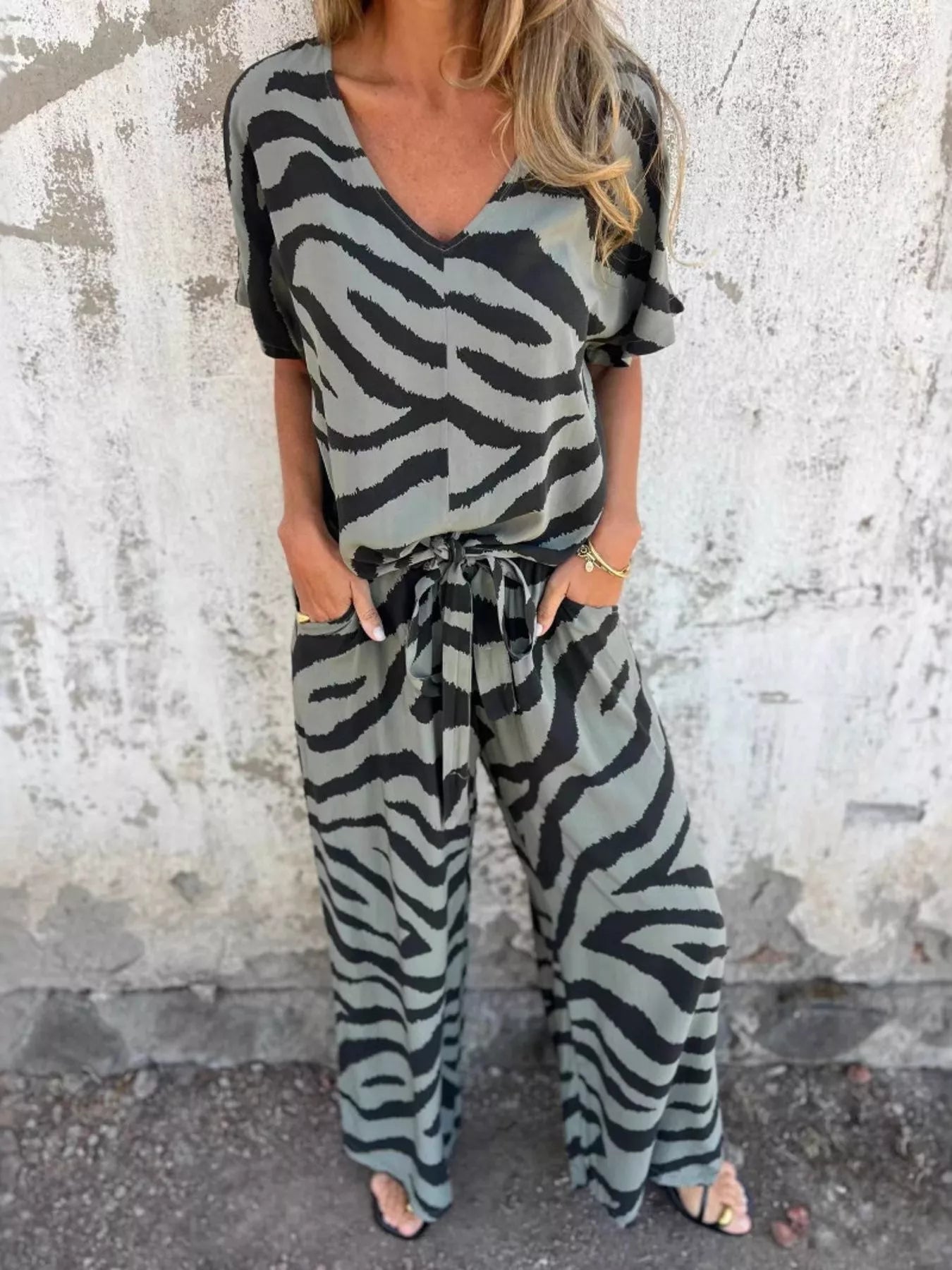 New Arrivals🔥 Zebra Print V-Neck Top and Pants Set