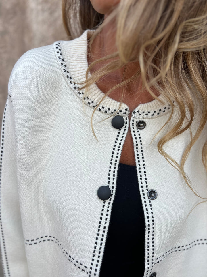 NEW🔥 2025 Women's Fashion Minimalist Line Jacket