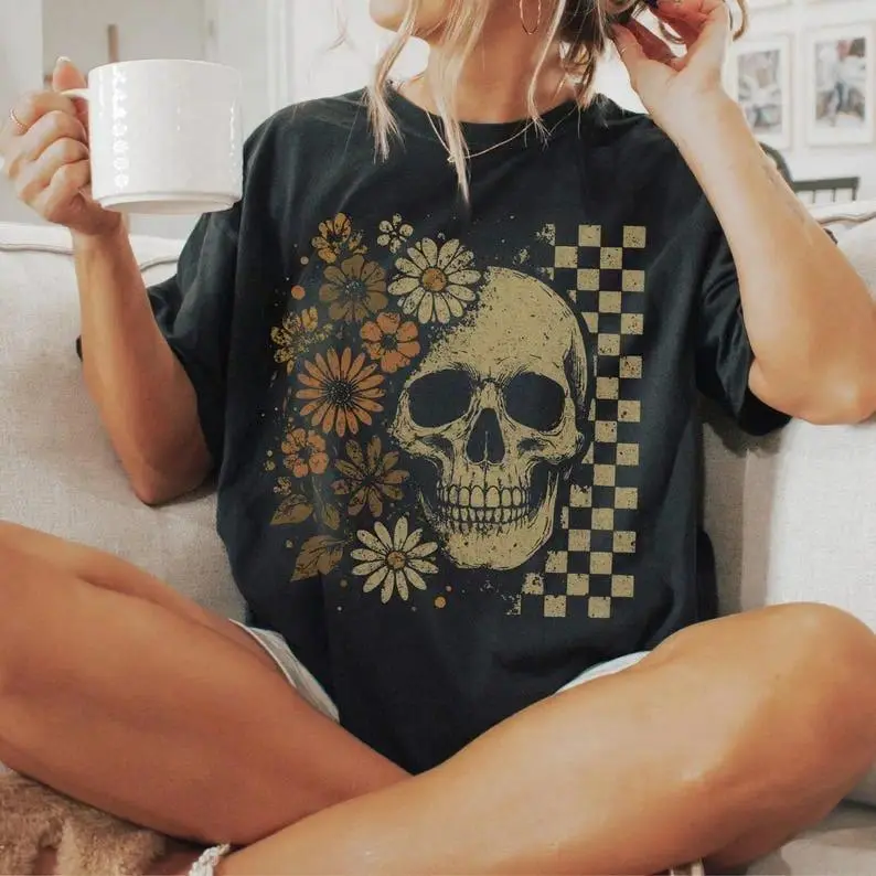 Women's Soft Summer T-Shirt Skull Graphic Tee, Cute Spooky Halloween Tee