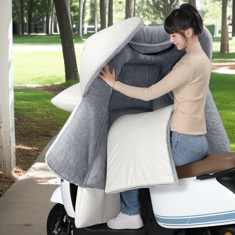 Thickened fleece warm windproof quilt