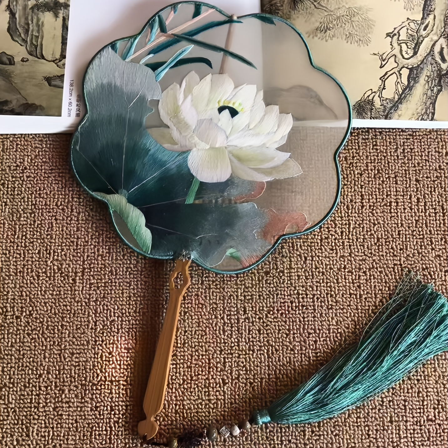 Suzhou Embroidery Pure Handmade Embroidered Palace Fan