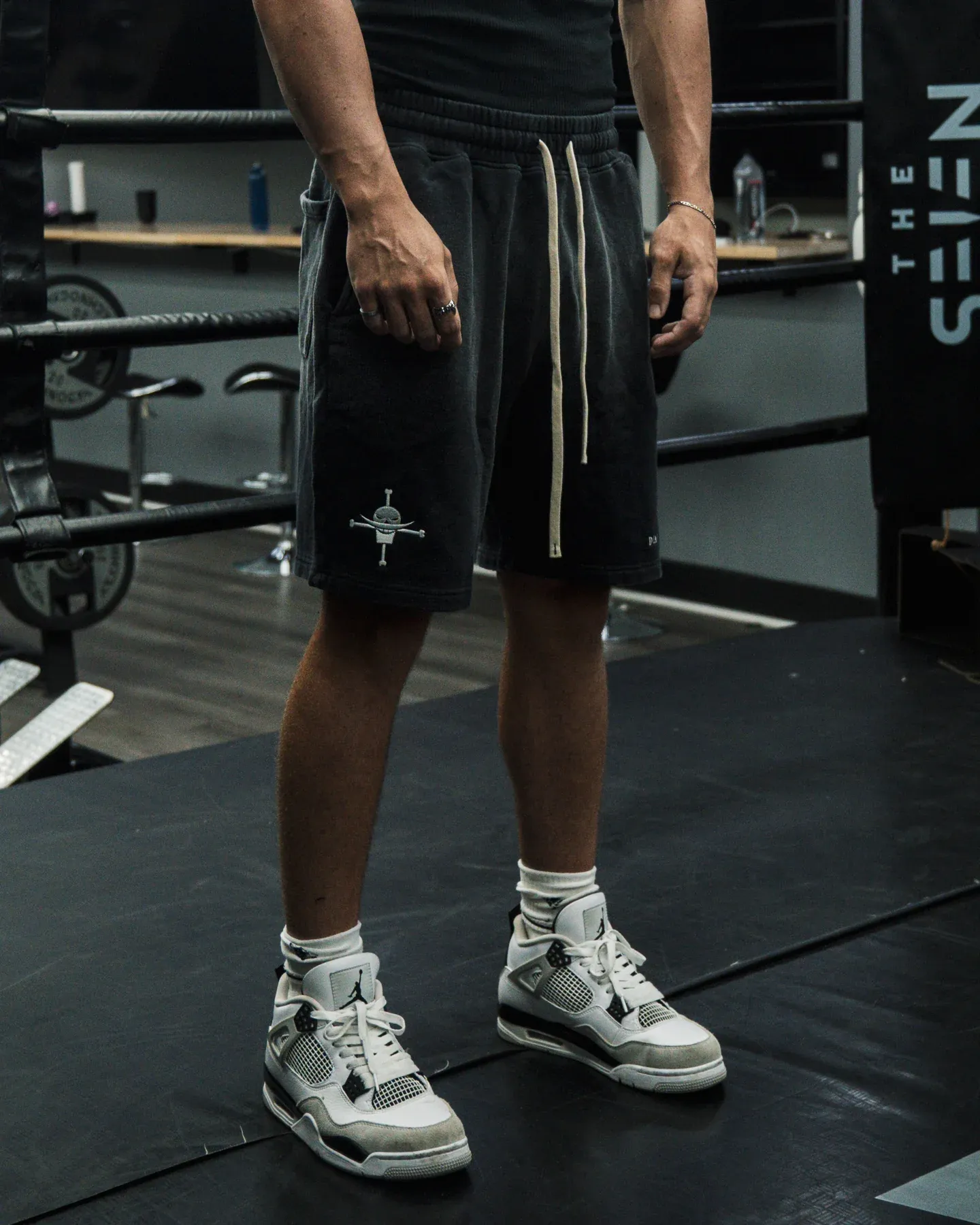 WHITE BEARD COTTON SHORTS