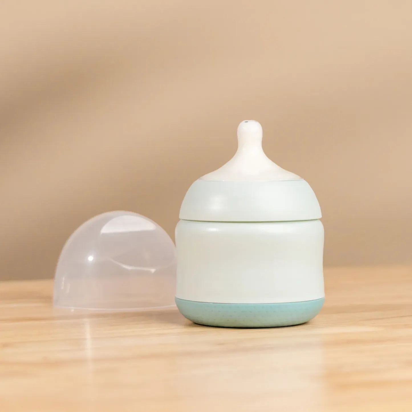 Hands-free anti-colic baby bottle