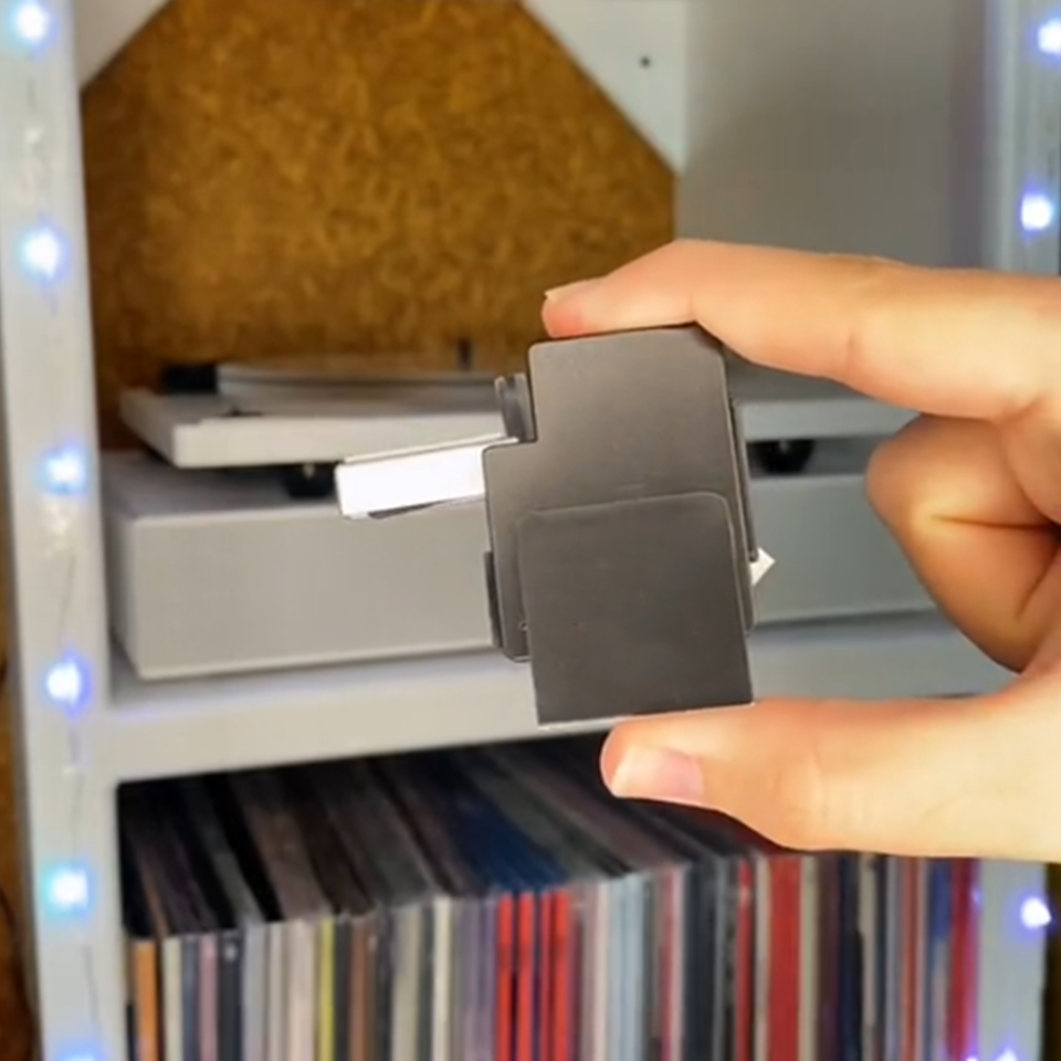 High-precision automatic tonearm lift device