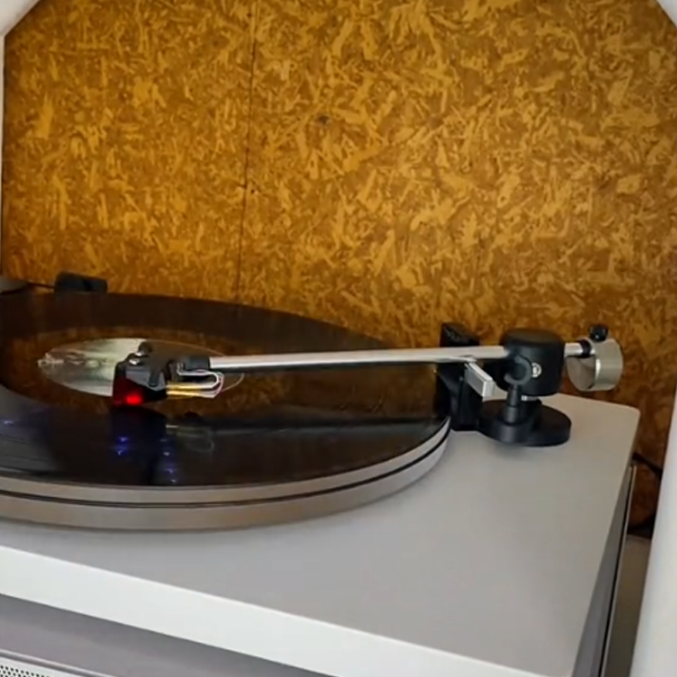 High-precision automatic tonearm lift device