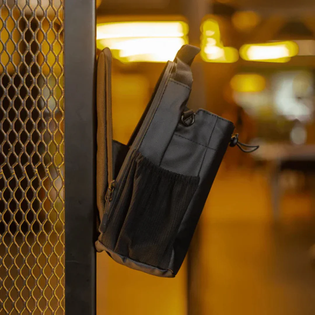 Multi-Functional Magnetic Waterproof Gym Storage Bag 🧲💪