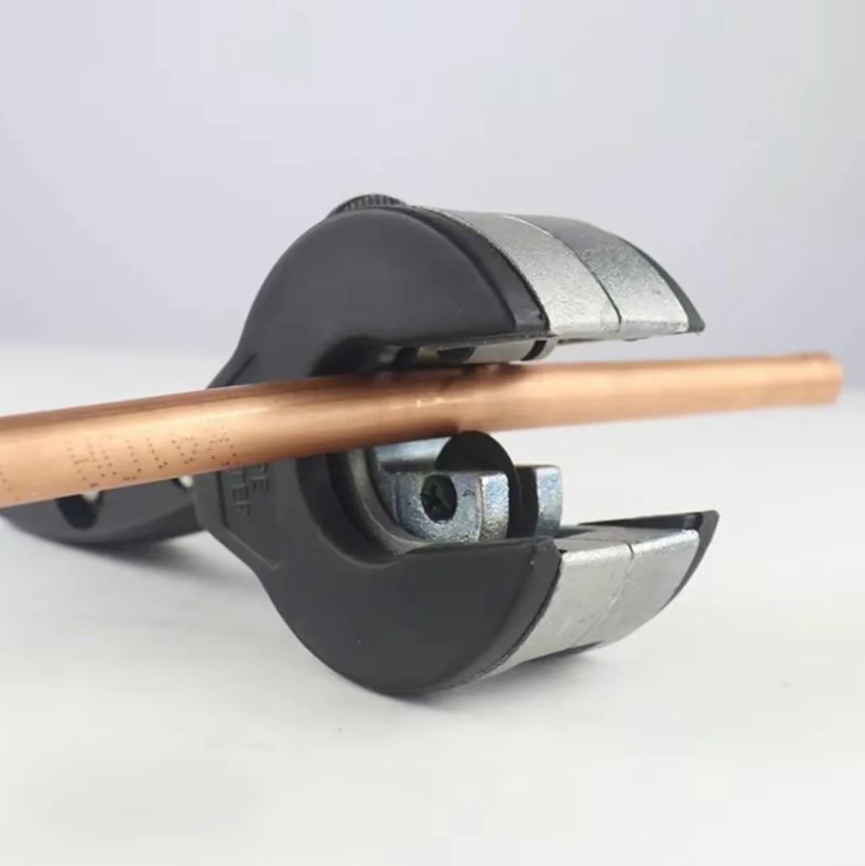 Pipe cutter - professional equipment