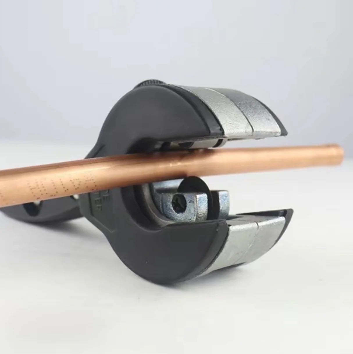 Pipe cutter - professional equipment