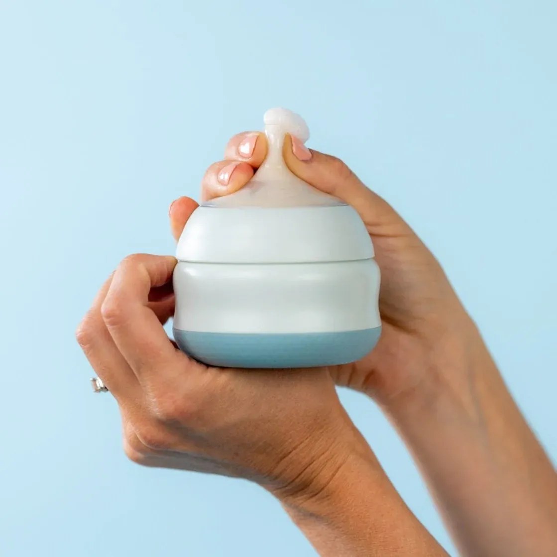 Hands-free anti-colic baby bottle
