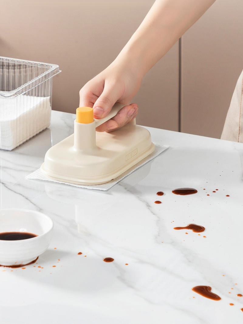 Magischer Reinigungsschwamm entfernt hartnäckigen Schmutz