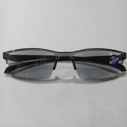 Gafas de lectura antiguas con zoom inteligente