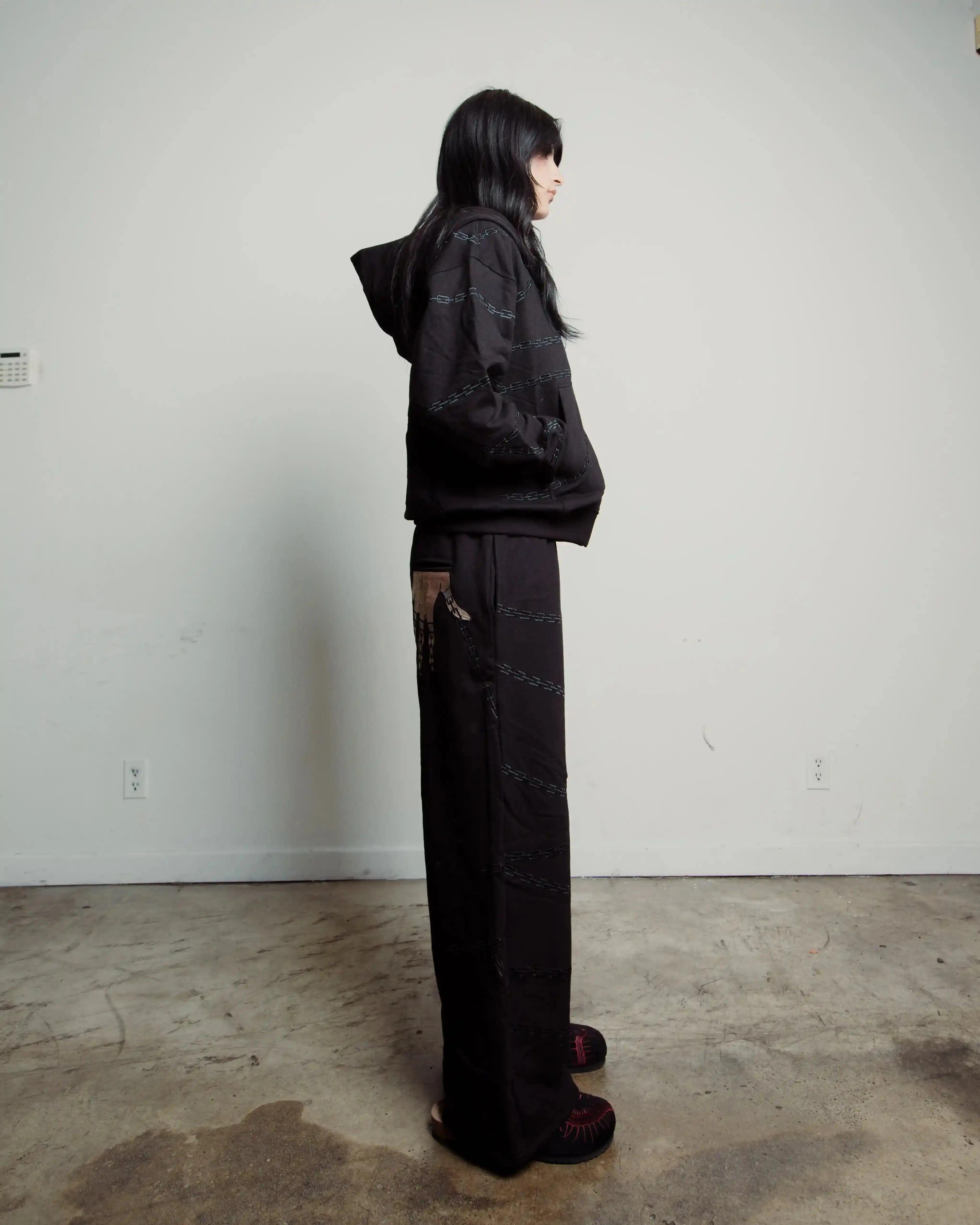 "Kurapika" Sweats (Black) pholoh